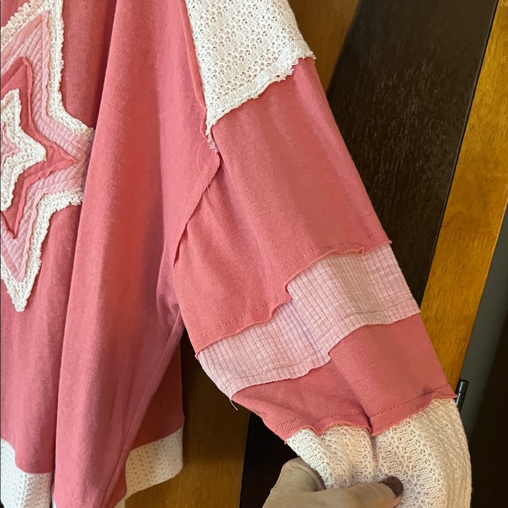 POL Mauve-Pink-White Star Appliqué Long Sleeve w/Scoop Neck & Open Work Accents - Picture 9 of 14